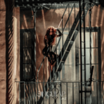 makna-lagu-looking-at-me-sabrina-carpenter