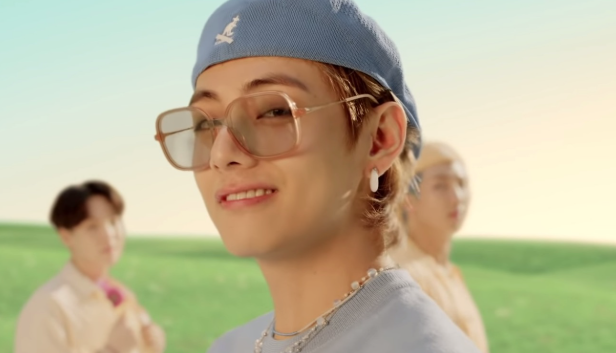 Review Makna Lagu Dynamite: Kebahagiaan di Masa Sulit