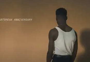 Review Makna lagu Heartbreak Anniversary: Hari Patah Hati