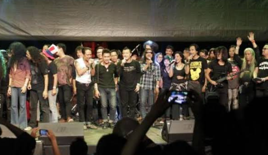 Konser amal digelar untuk membantu korban bencana alam.